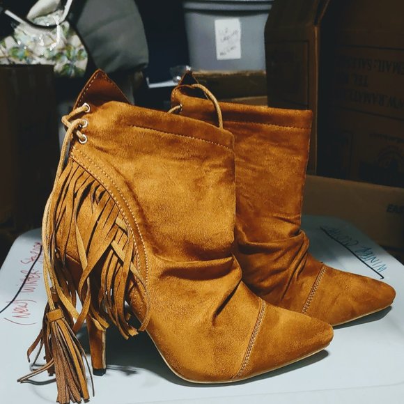 Brown suede fringed ankle high booties - NWOT size 6 - - Picture 1 of 6